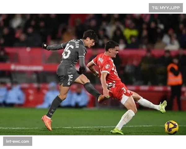 伯纳乌争议瞬间:居莱尔补射破门被VAR吹掉,边路传中越位毫厘之间